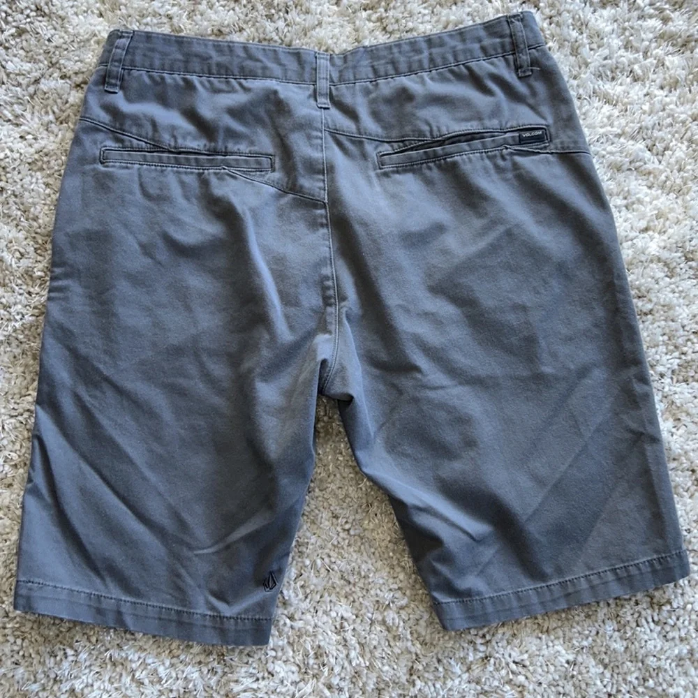 Volcom shorts size 34 - Picture 2 of 3